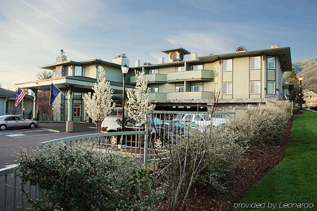 Plaza Inn & Suites At Ashland Creek ภายนอก รูปภาพ