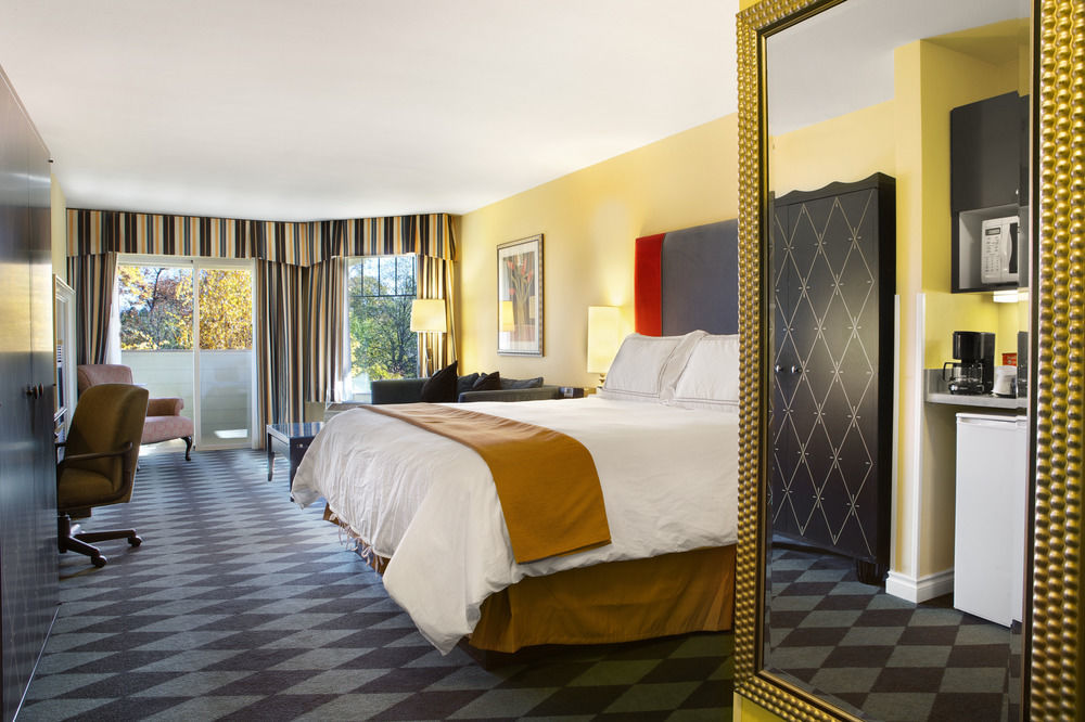 Plaza Inn & Suites At Ashland Creek ภายนอก รูปภาพ