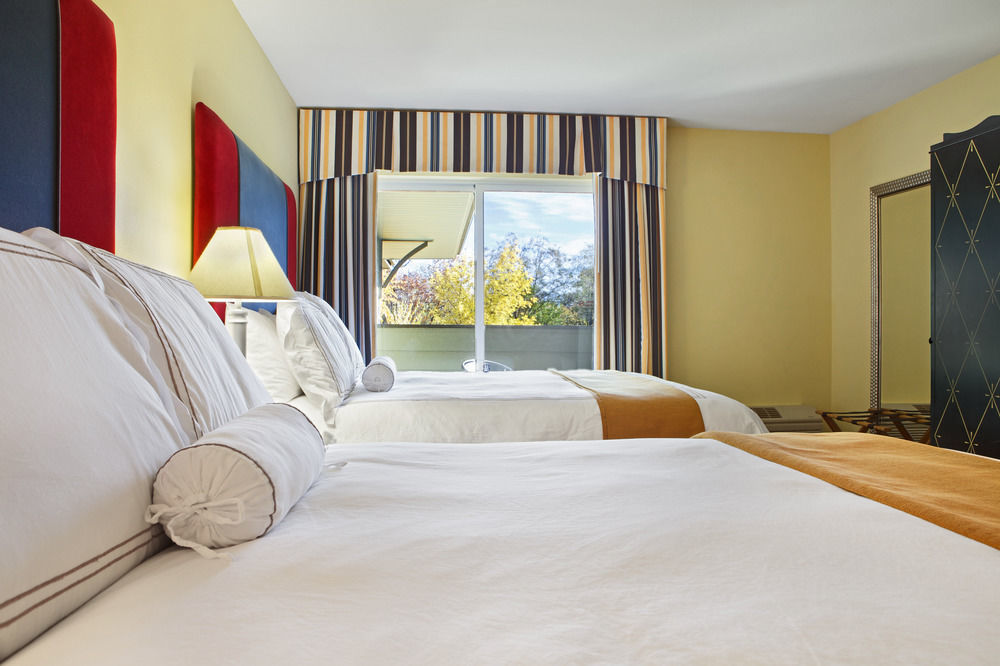 Plaza Inn & Suites At Ashland Creek ภายนอก รูปภาพ