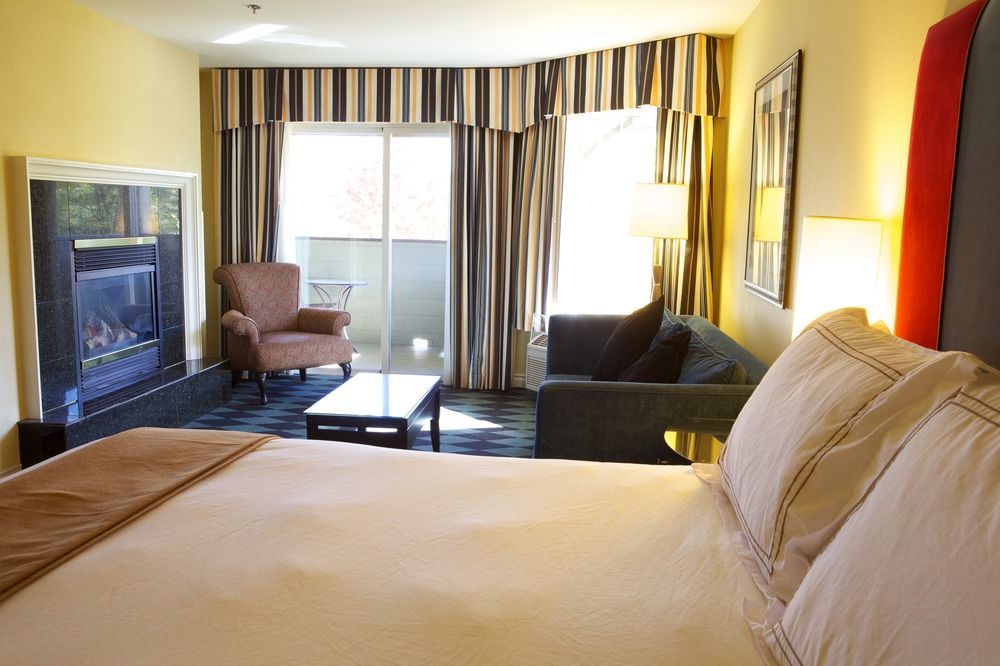 Plaza Inn & Suites At Ashland Creek ภายนอก รูปภาพ
