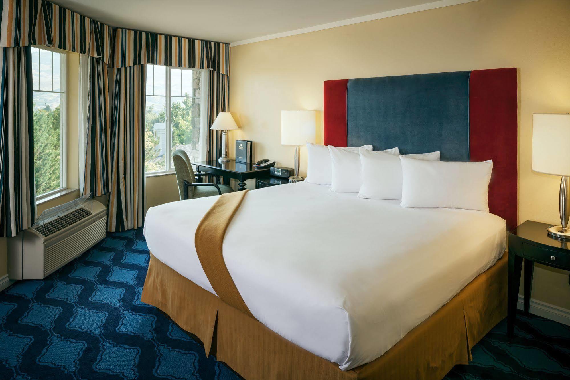 Plaza Inn & Suites At Ashland Creek ภายนอก รูปภาพ