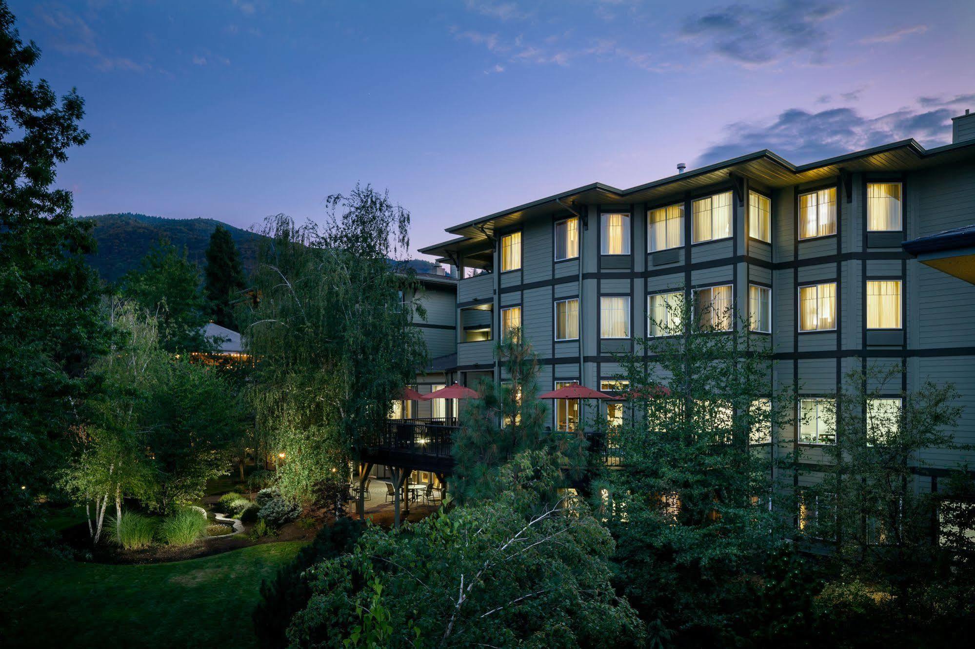 Plaza Inn & Suites At Ashland Creek ภายนอก รูปภาพ