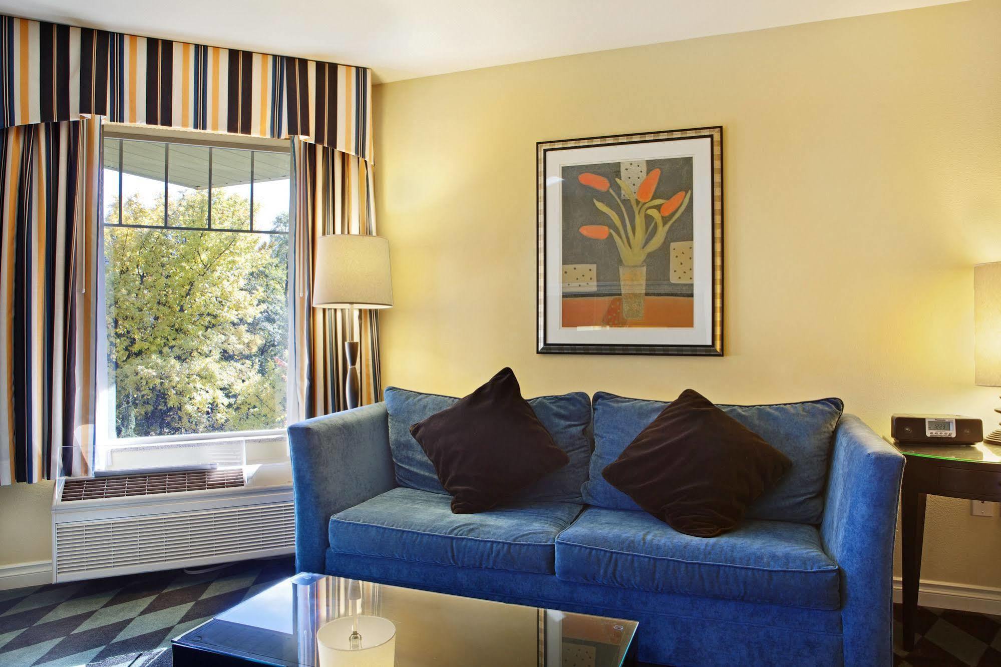 Plaza Inn & Suites At Ashland Creek ภายนอก รูปภาพ